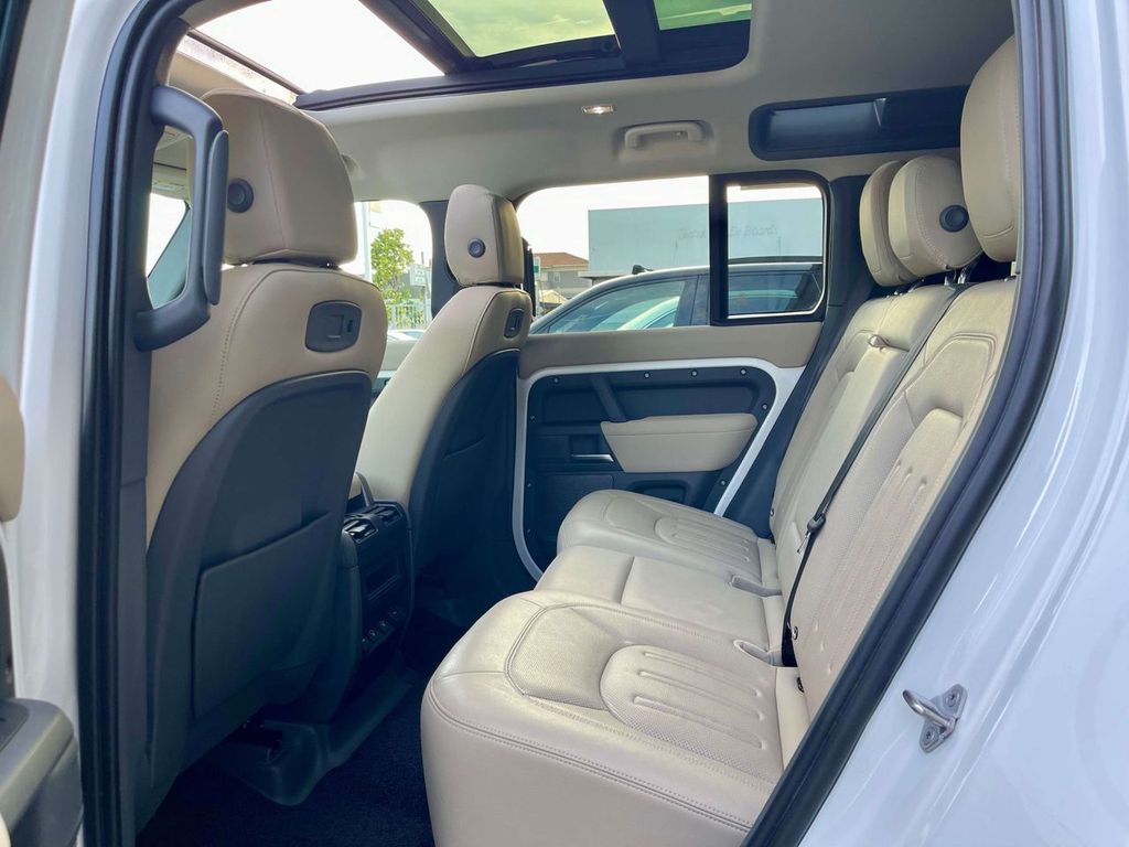 Land Rover Defender 2021