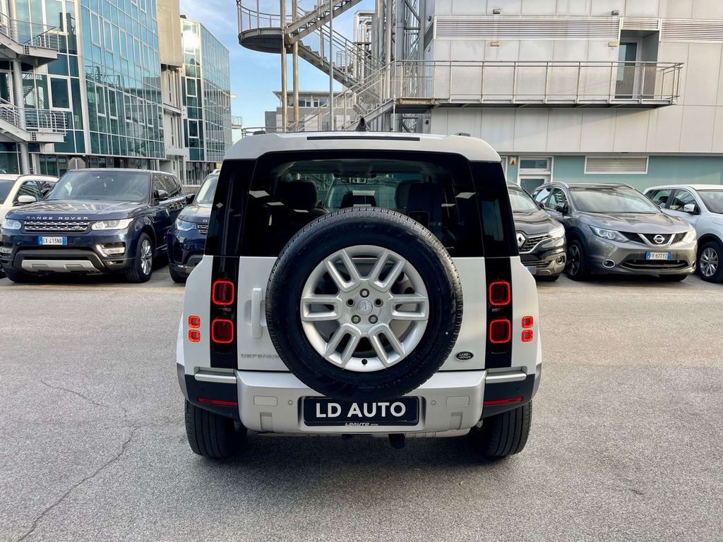 Land Rover Defender 2021