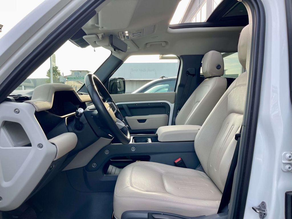 Land Rover Defender 2021