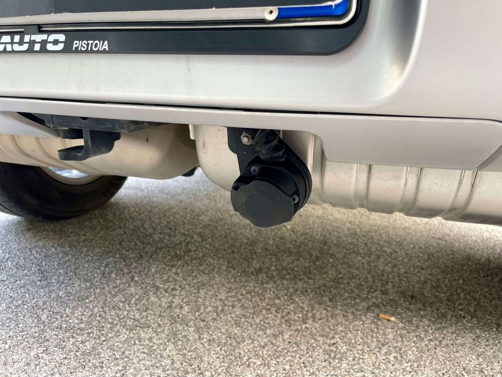 Land Rover Defender 2021