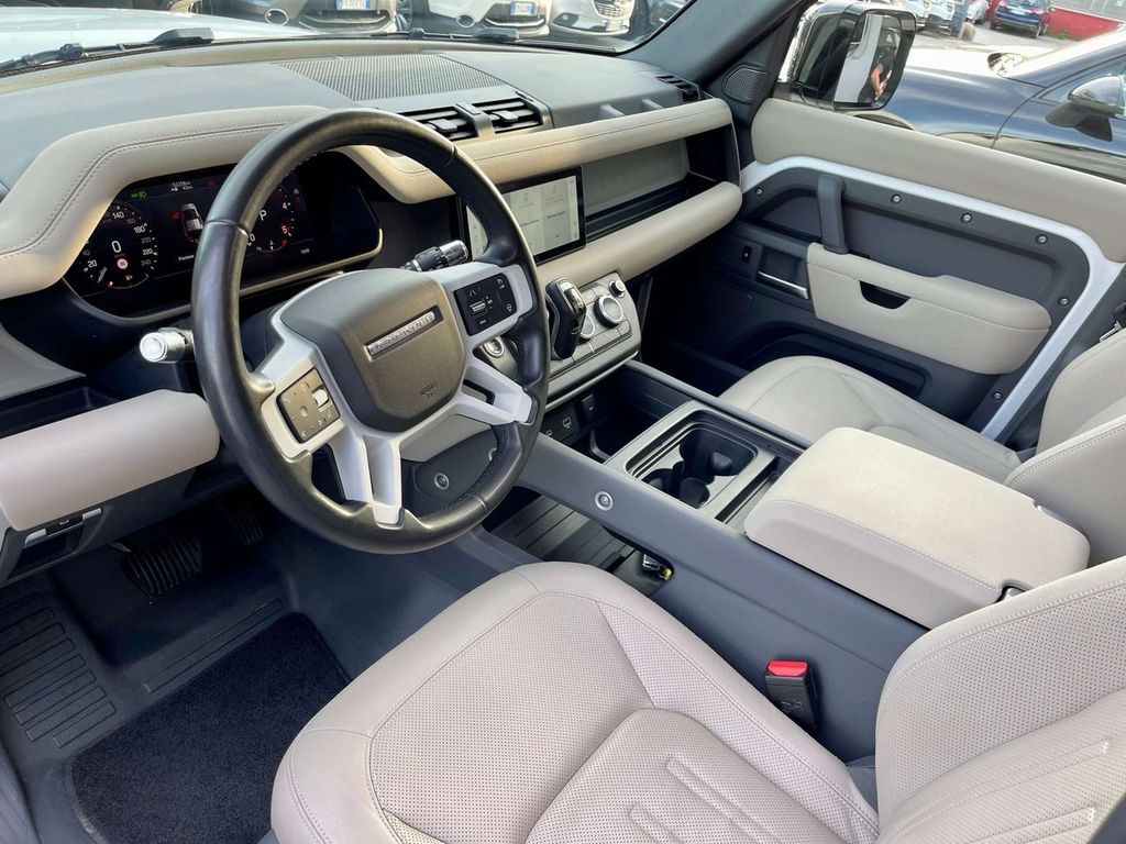 Land Rover Defender 2021