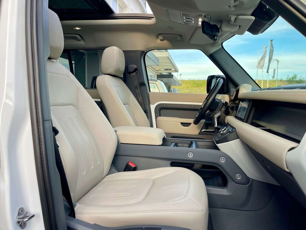 Land Rover Defender 2021
