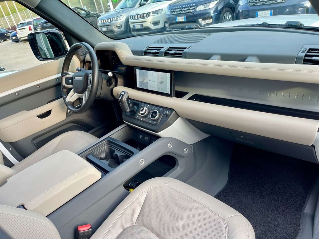 Land Rover Defender 2021