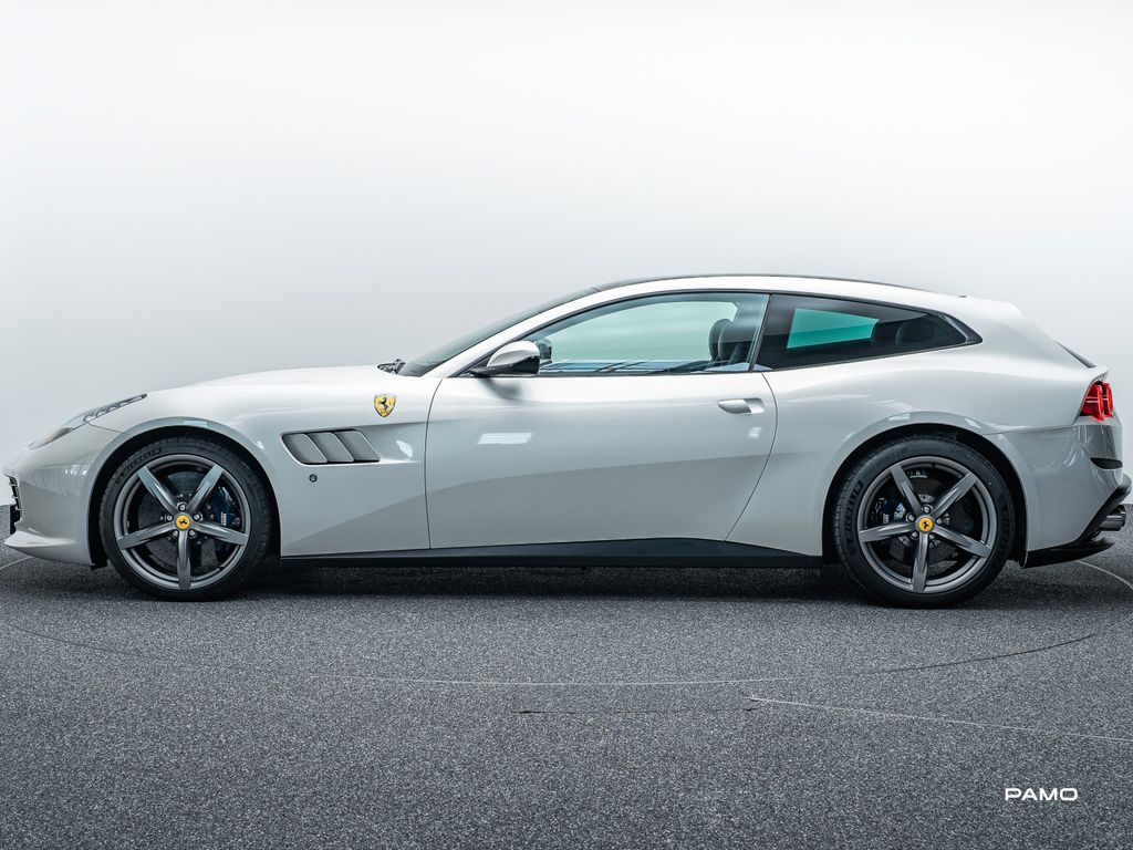 Ferrari GTC4Lusso 2016