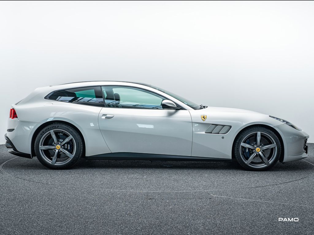 Ferrari GTC4Lusso 2016