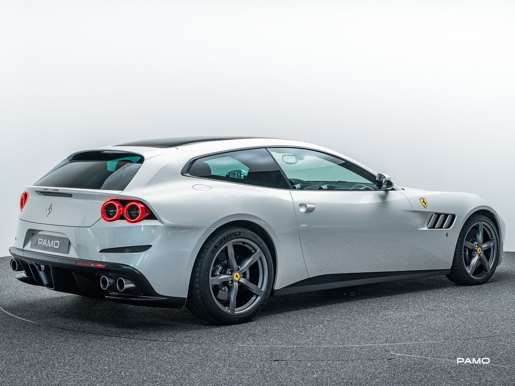 Ferrari GTC4Lusso 2016