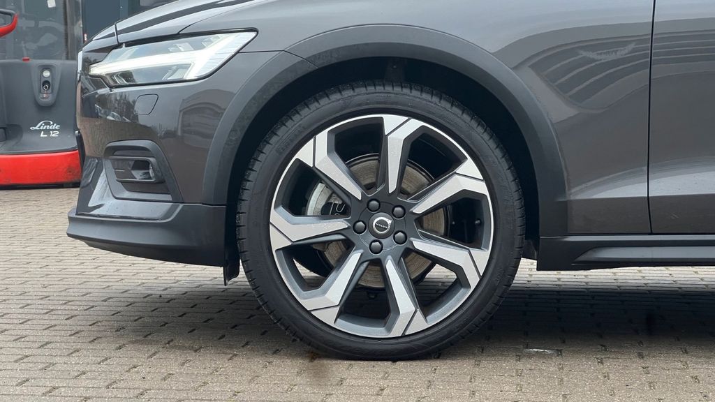 Volvo V60 2023