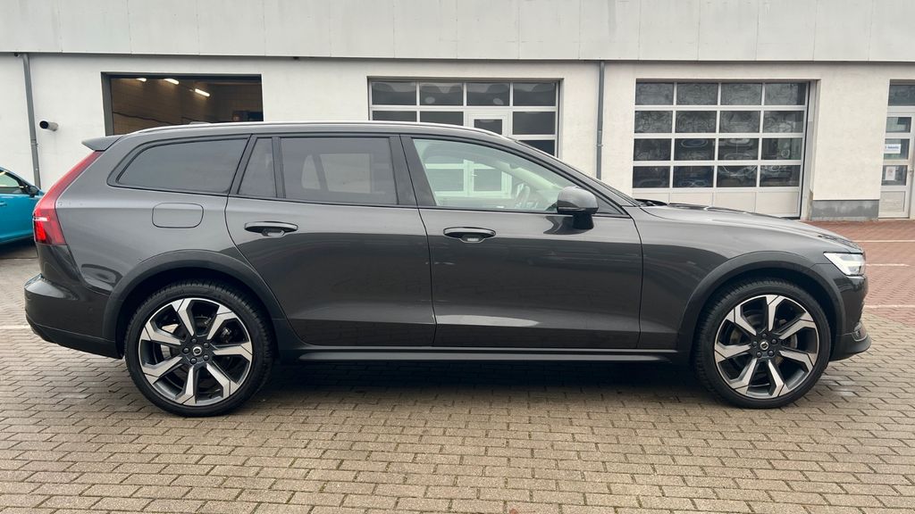 Volvo V60 2023