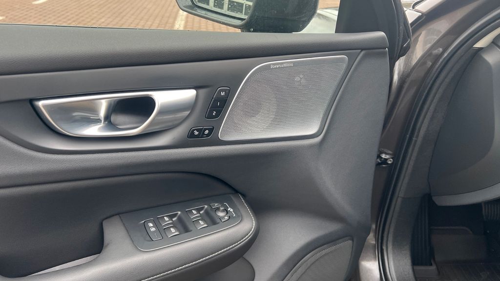 Volvo V60 2023