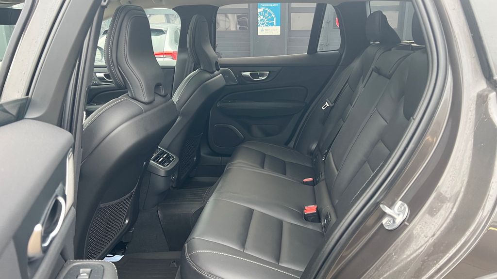 Volvo V60 2023