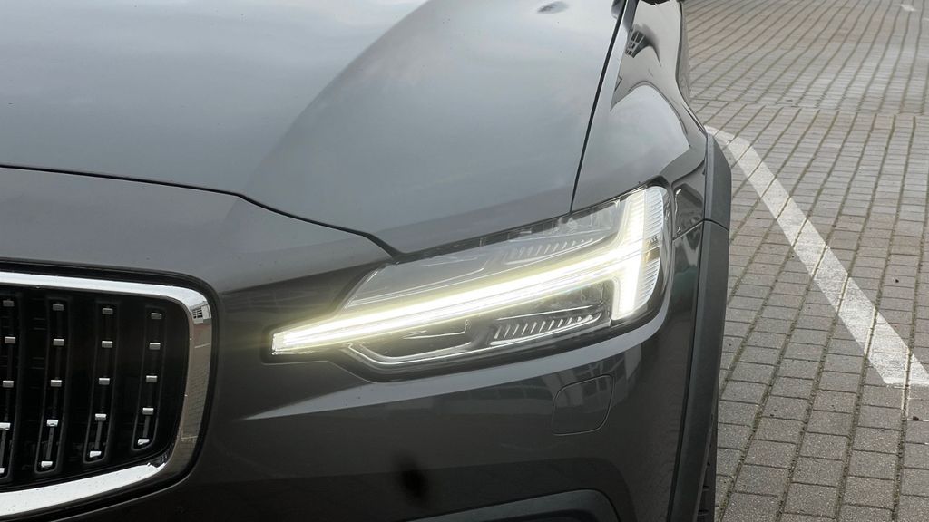 Volvo V60 2023