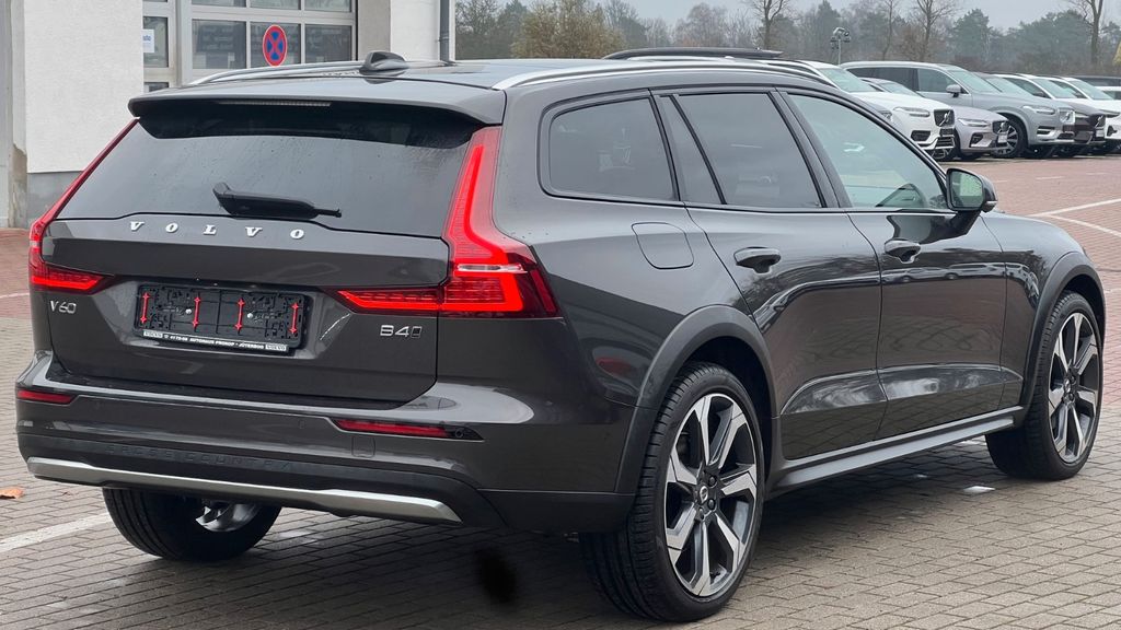 Volvo V60 2023