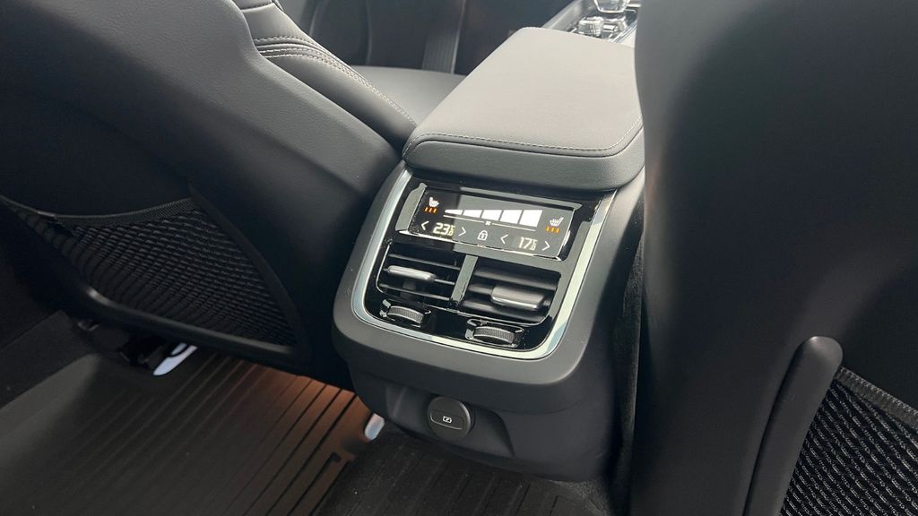 Volvo V60 2023