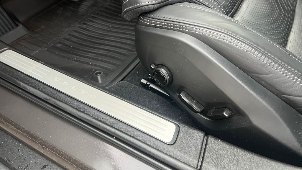 Volvo V60 2023