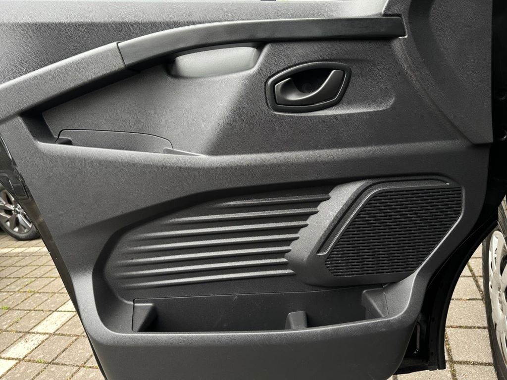 Nissan 2023