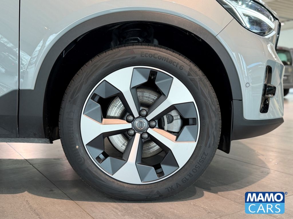 Volvo XC40 2025
