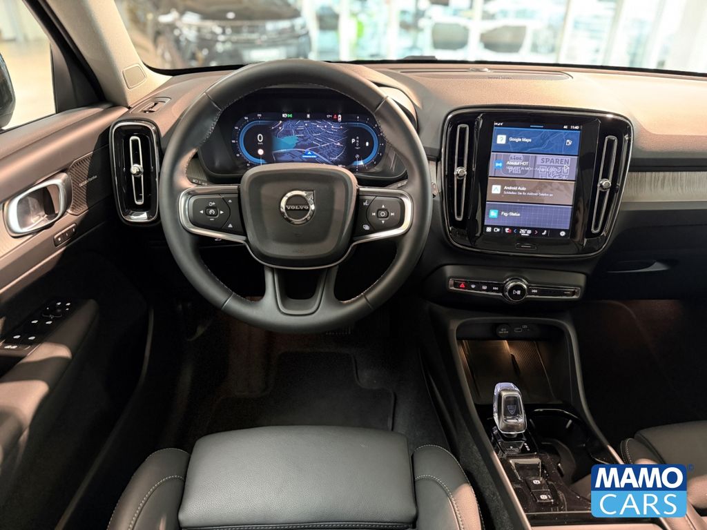 Volvo XC40 2025