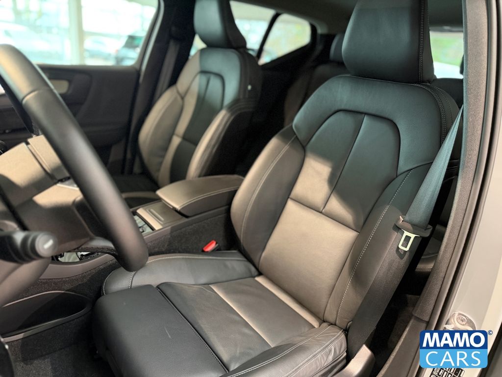 Volvo XC40 2025