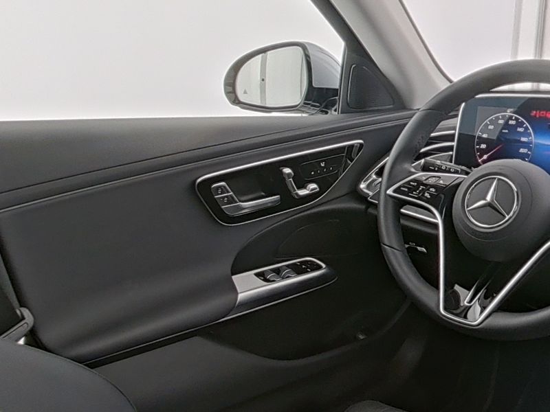 Mercedes-Benz E 300 2025