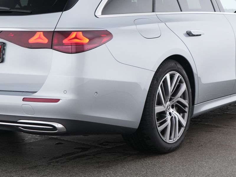 Mercedes-Benz E 300 2025