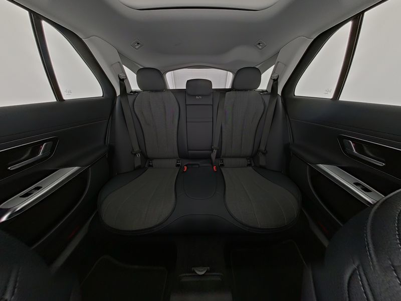 Mercedes-Benz E 300 2025