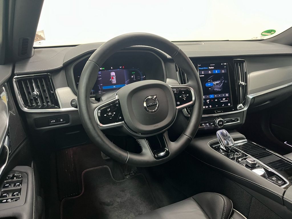 Volvo V90 2024