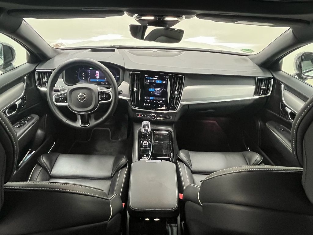 Volvo V90 2024