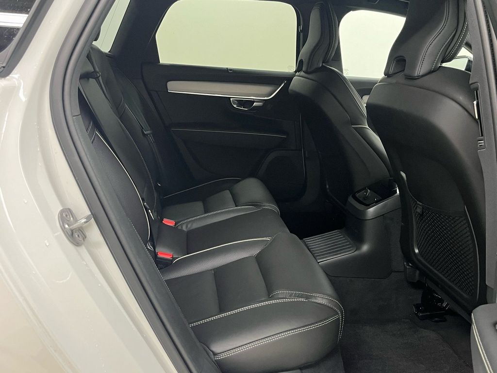 Volvo V90 2024