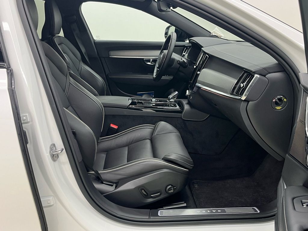 Volvo V90 2024