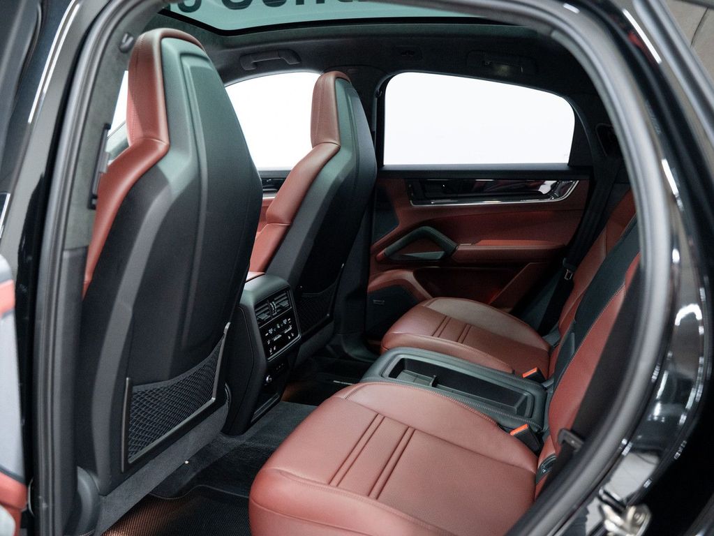 Porsche Cayenne 2025