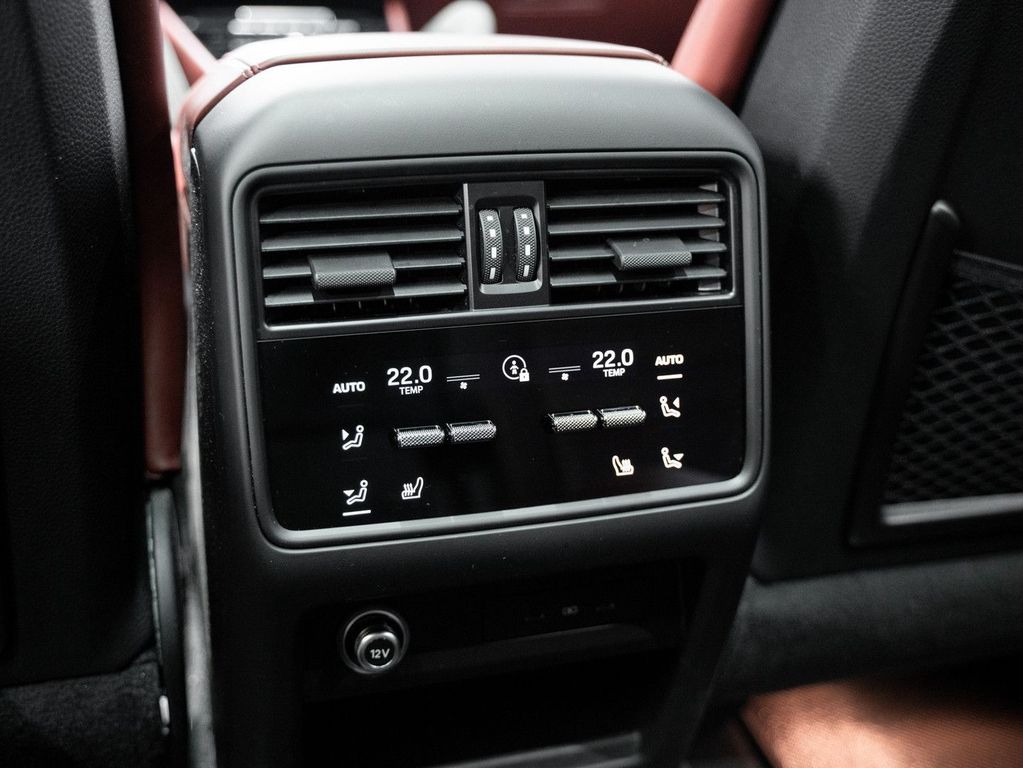 Porsche Cayenne 2025