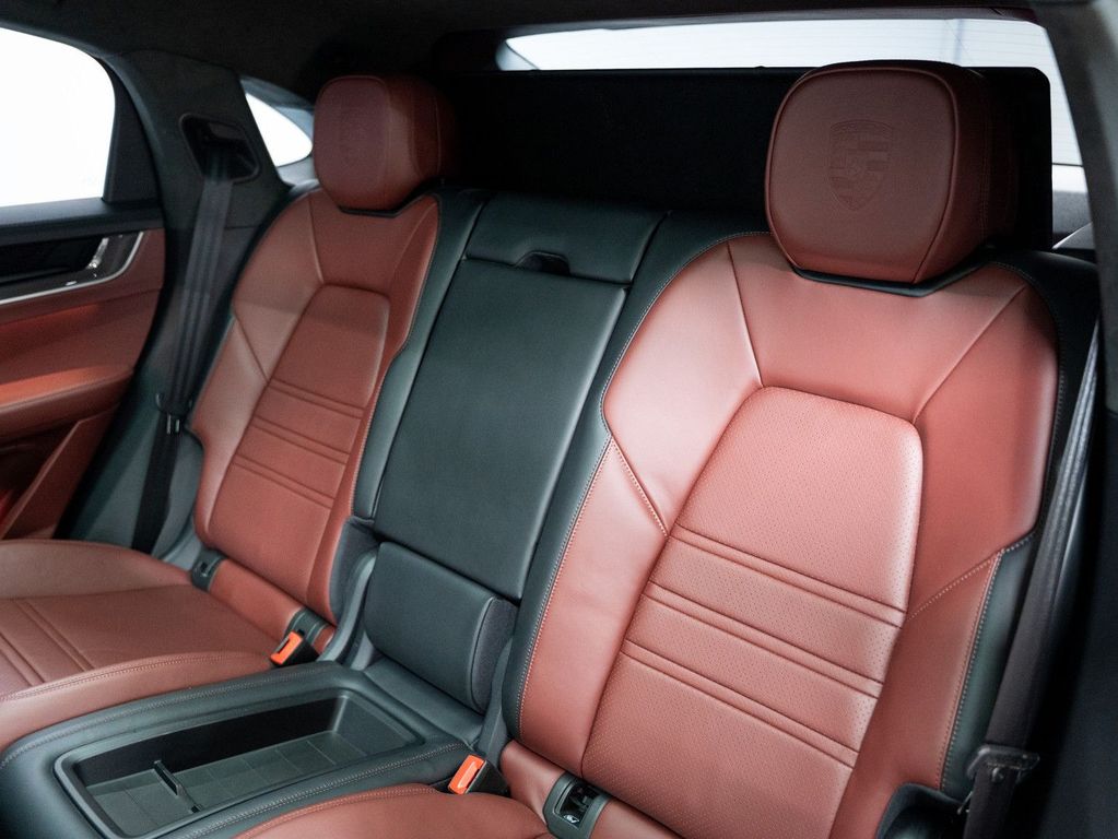 Porsche Cayenne 2025