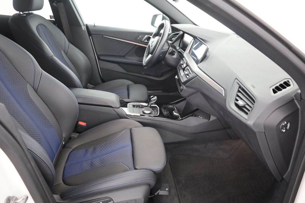BMW 218 2024