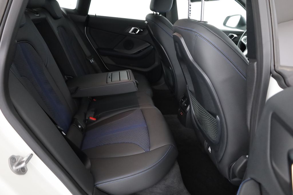 BMW 218 2024