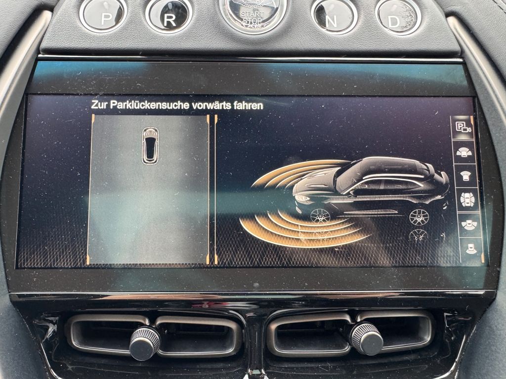 Aston Martin DBX 2023