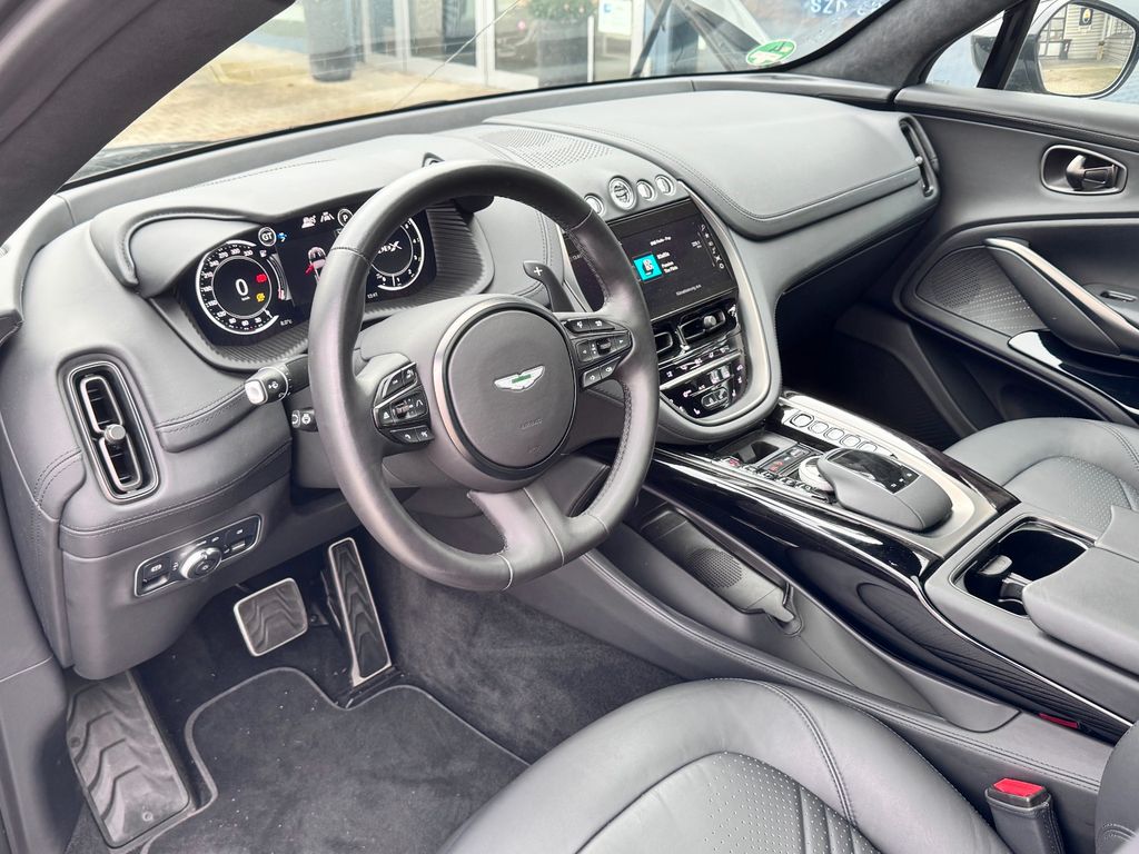 Aston Martin DBX 2023