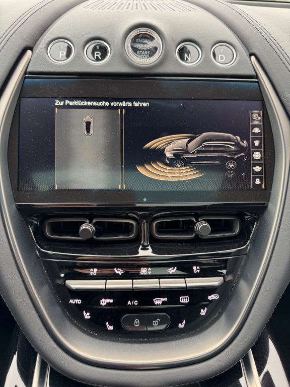 Aston Martin DBX 2023