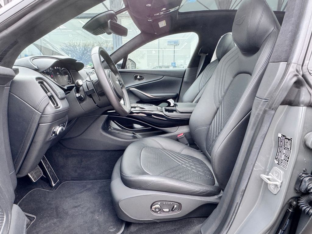 Aston Martin DBX 2023