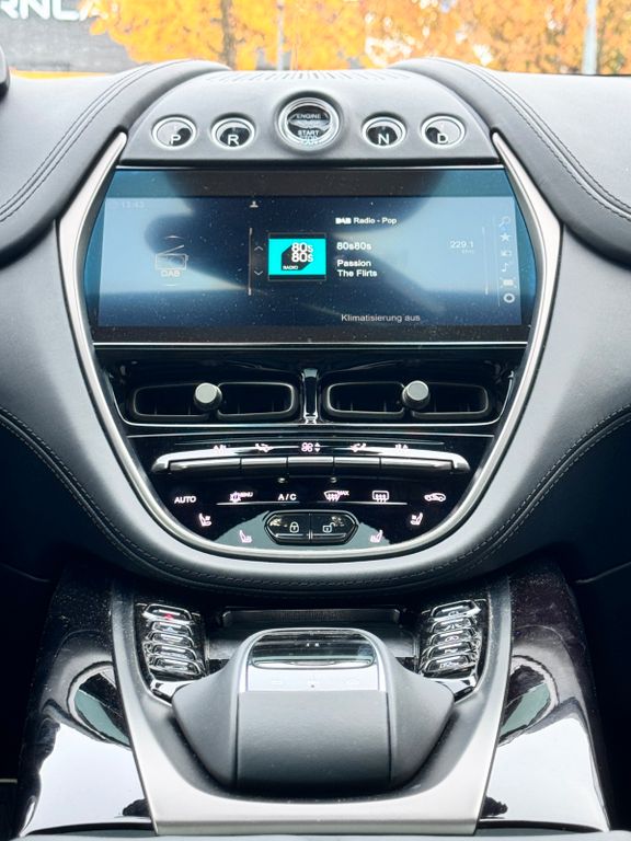 Aston Martin DBX 2023