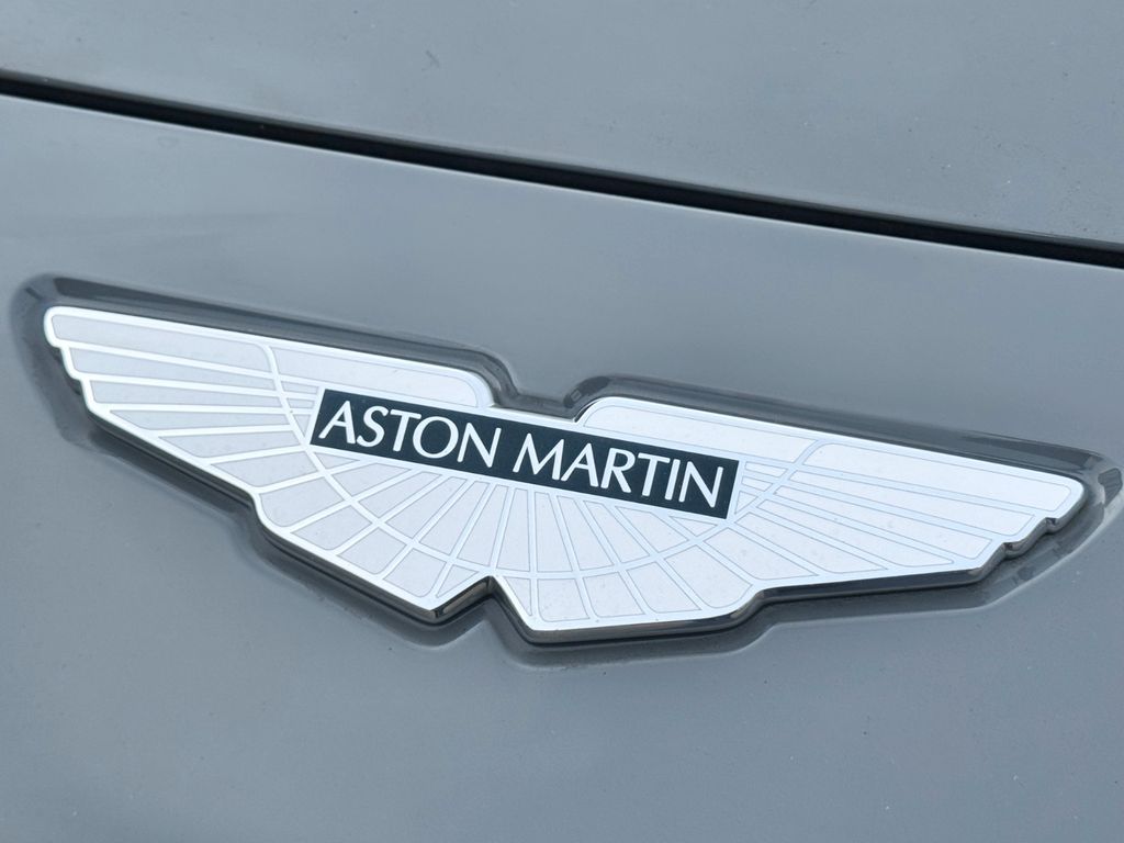 Aston Martin DBX 2023