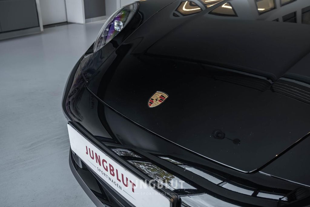 Porsche 992 2025