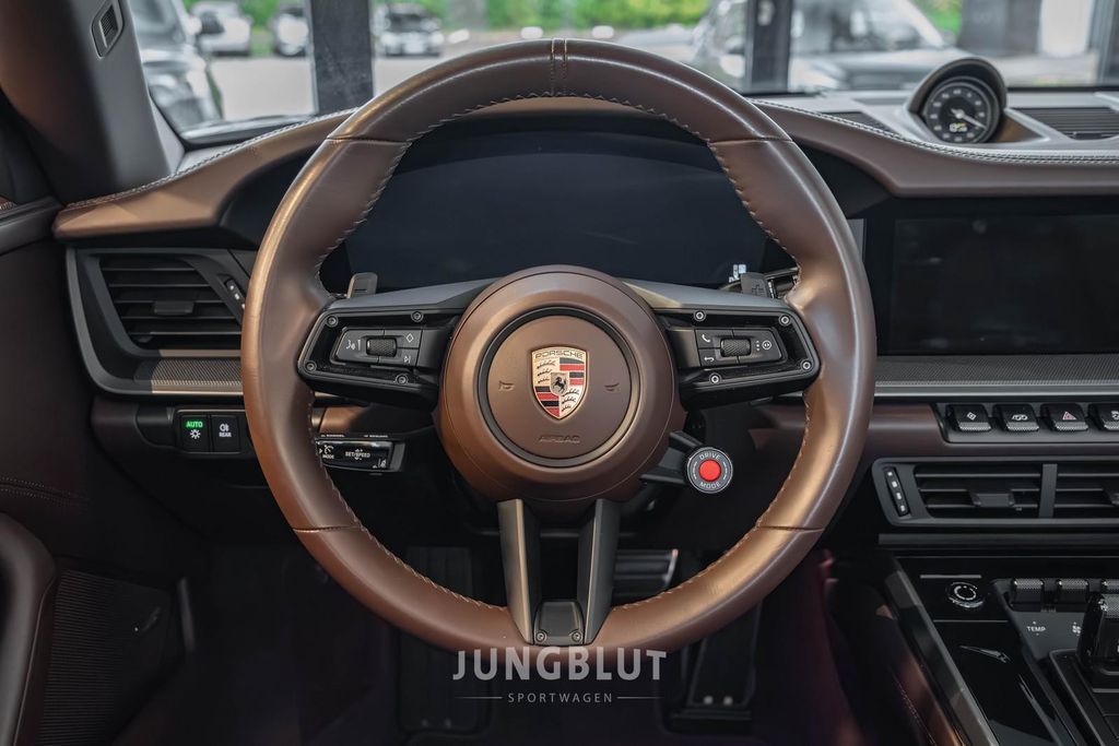 Porsche 992 2025