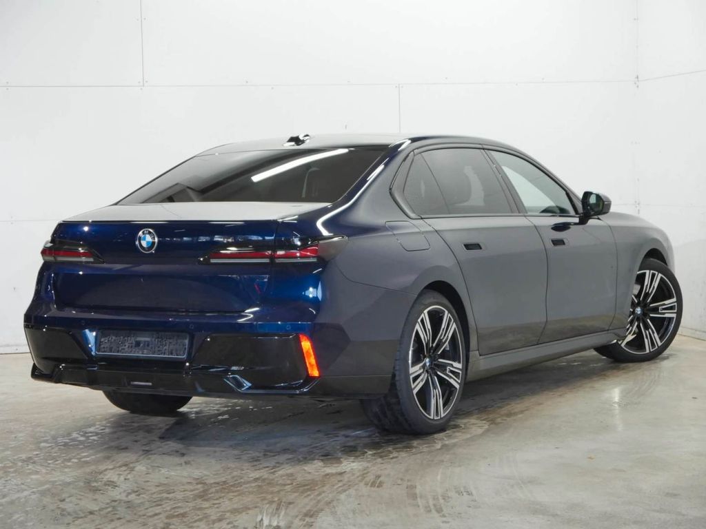 BMW 740 2024