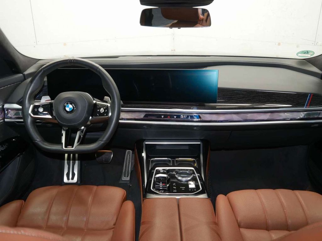 BMW 740 2024