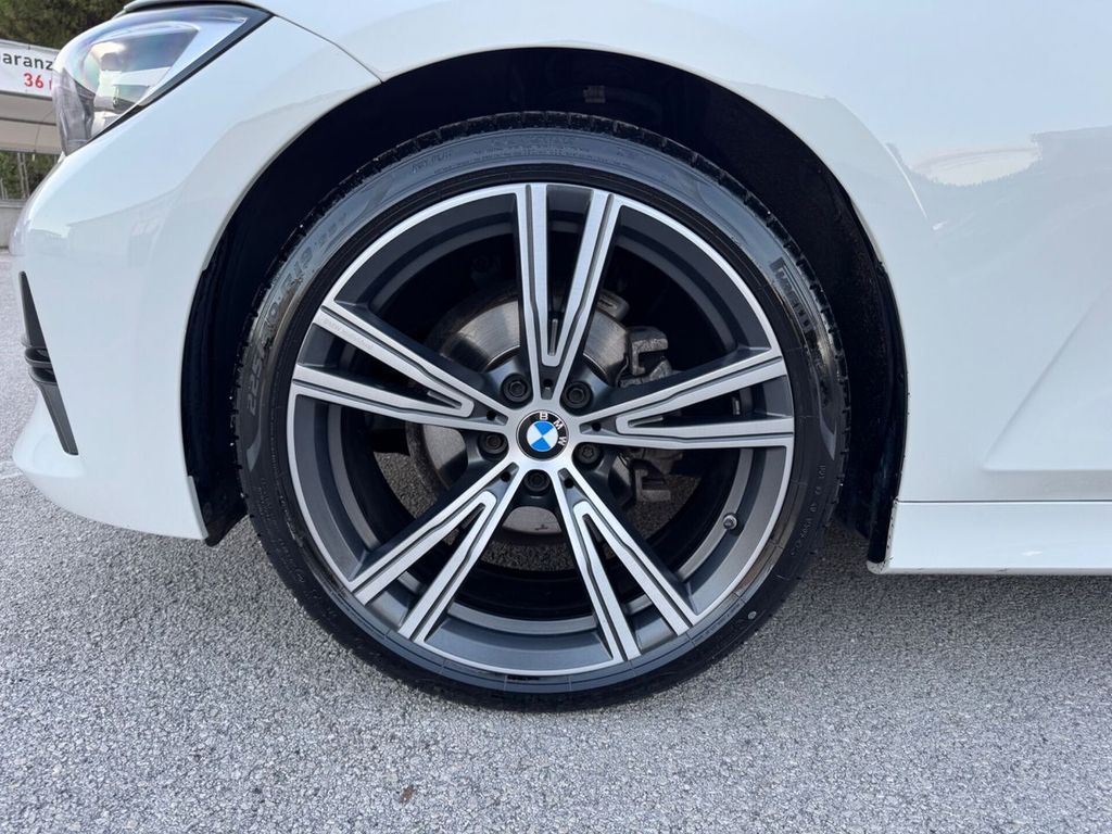 BMW 318 2021