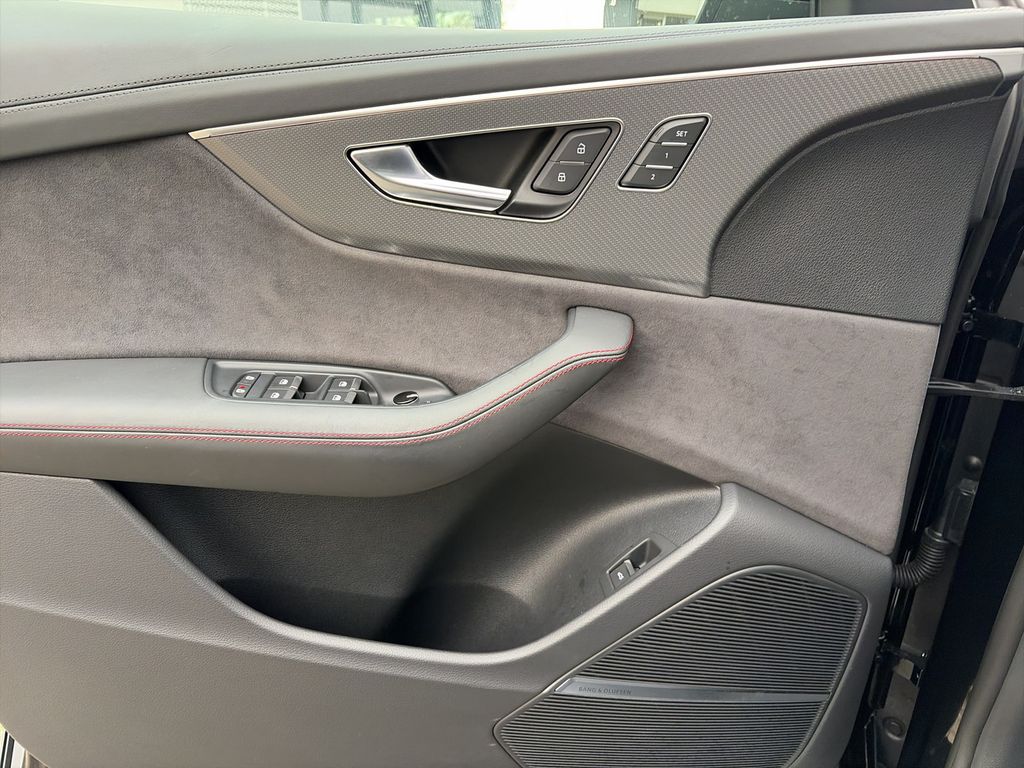 Audi RSQ8 2024