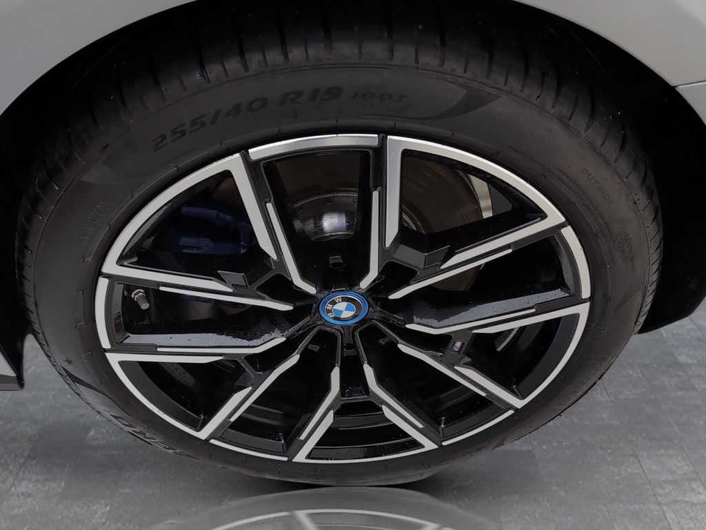 BMW i4 2024
