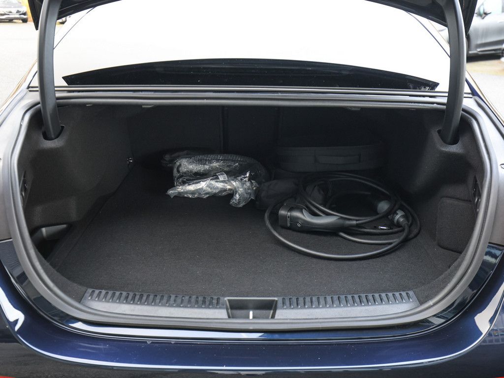 Mercedes-Benz E 300 2025