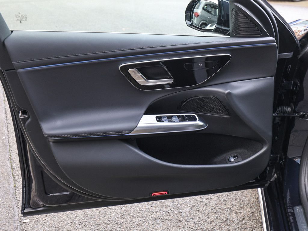 Mercedes-Benz E 300 2025