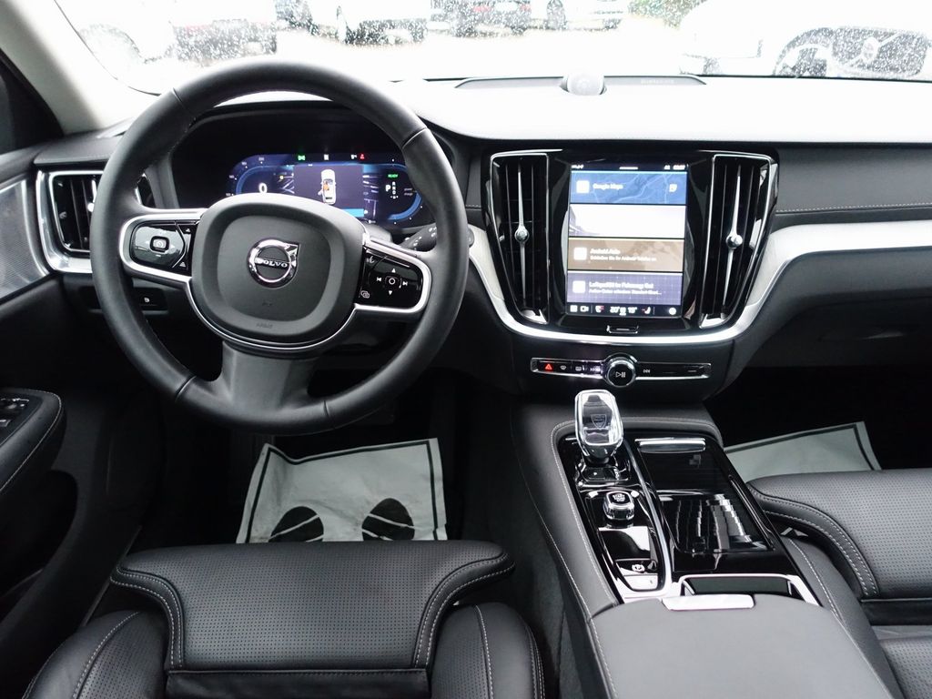 Volvo V60 2025